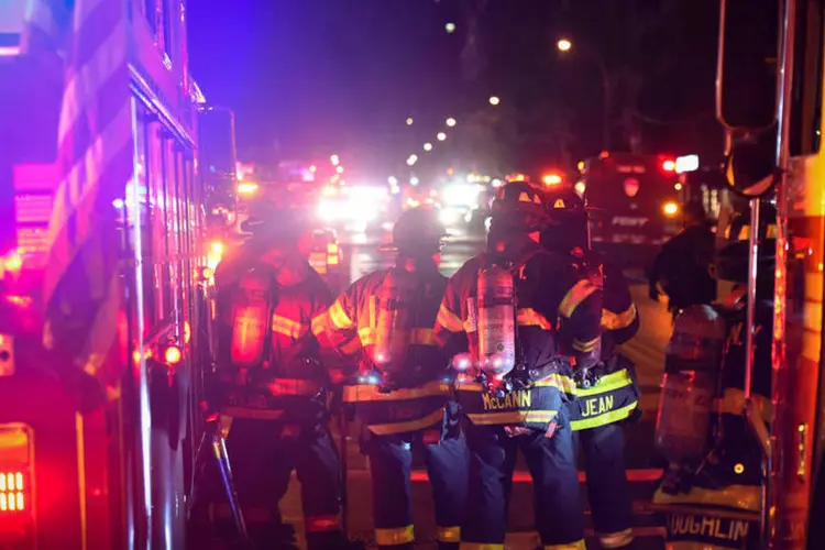 
	Explos&atilde;o em Nova York: incidente no bairro de Chelsea deixou 29 feridos. Autoridades encontraram uma bomba caseira a quatro quadras da explos&atilde;o, mas o dispositivo foi neutralizado
 (REUTERS/Rashid Umar Abbasi)
