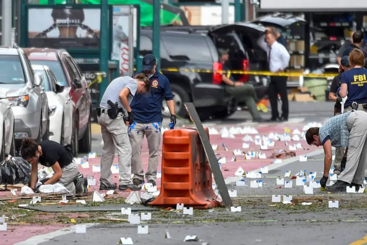 Ataque: um dos artefatos explodiu no bairro de Chelsea e deixou 31 feridos (REUTERS/Rashid Umar Abbasi)