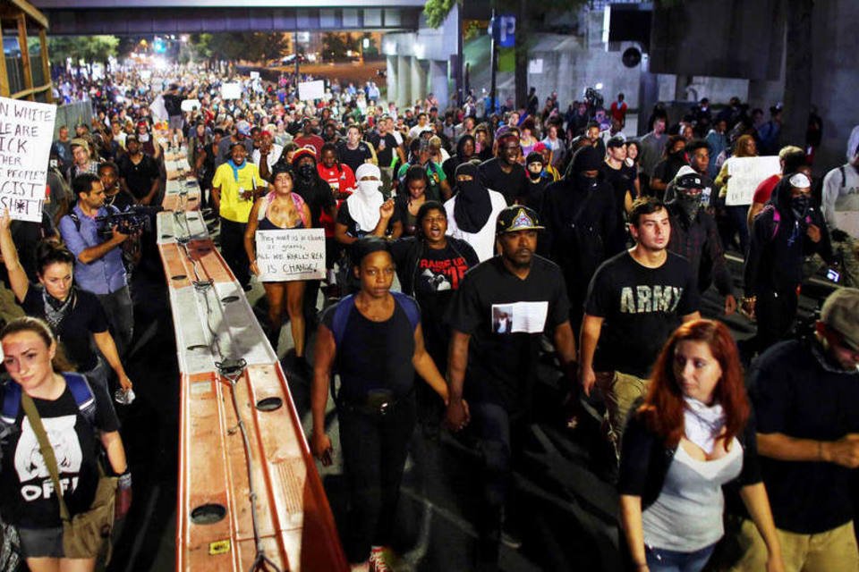 Polícia desiste de toque de recolher em Charlotte (EUA)