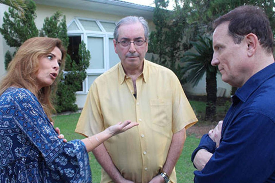 Claudia Cruz, Eduardo Cunha e Roberto Cabrini, do SBT: esposa de Cunha disse que recebeu uma grande indenização trabalhista (Divulgação/SBT)