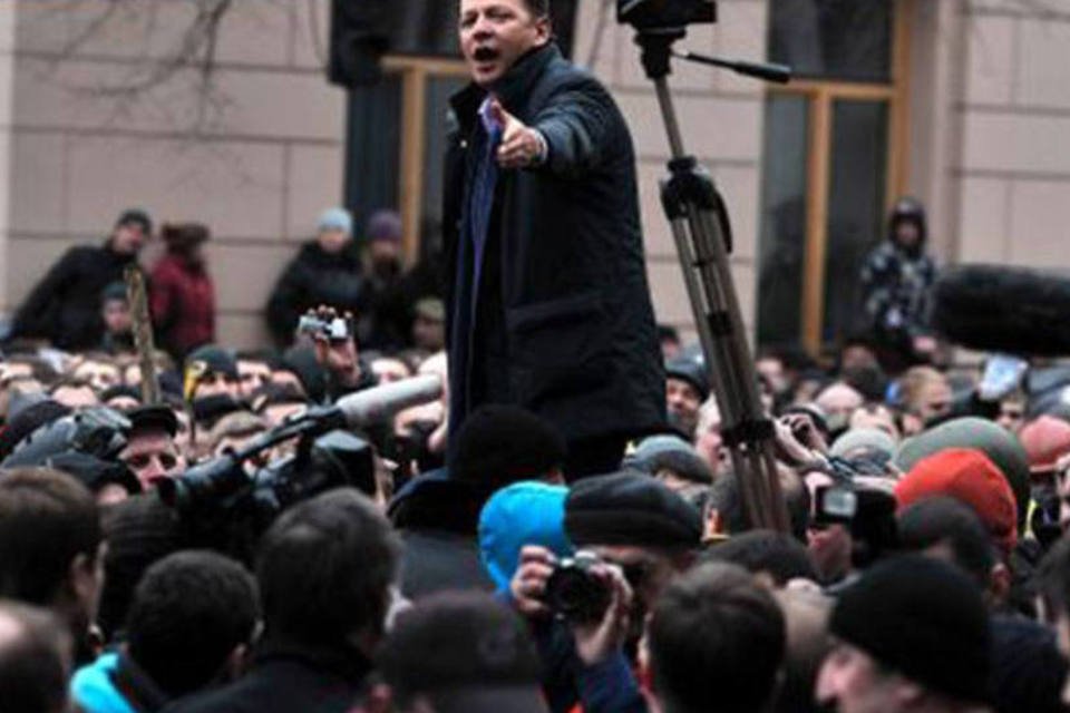 Parlamento destitui Yanukovich e convoca eleições na Ucrânia