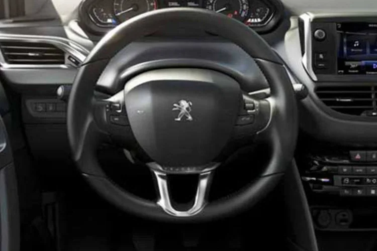 
	Interior de ve&iacute;culo da Peugeot: o grupo Peugeot Citr&ouml;en prev&ecirc; investir R$ 3 bilh&otilde;es no Brasil no per&iacute;odo de 2011 a 2014
 (Divulgação)