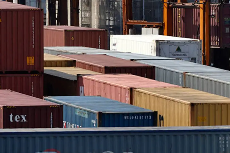 Exportações: segundo o ministro, o resultado de 2016 foi à custa mais da queda das importações do que pelo aumento das exportações (Kiyoshi Ota/Bloomberg)