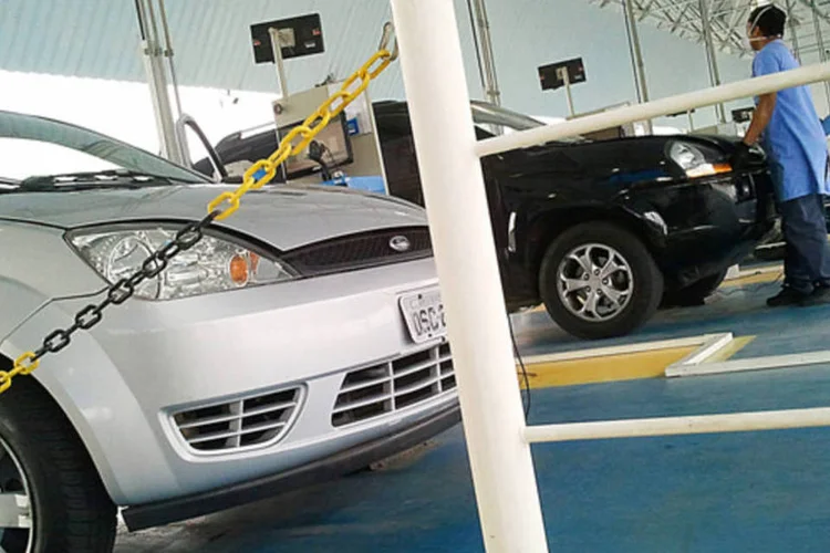 
	Carros passam por inspe&ccedil;&atilde;o veicular em S&atilde;o Paulo: novo modelo de inspe&ccedil;&atilde;o ser&aacute; adotado na capital&nbsp;
 (Marcos Santos/USP Imagens)