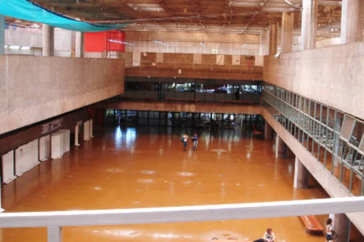 
	V&atilde;o livre da Faculdade de Arquitetura e Urbanismo (FAU) da USP, em S&atilde;o Paulo
 (Amanda Previdelli/Arquivo)