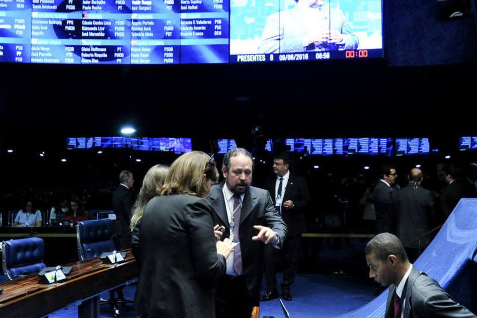 Senado aprova reajuste para defensores públicos da União