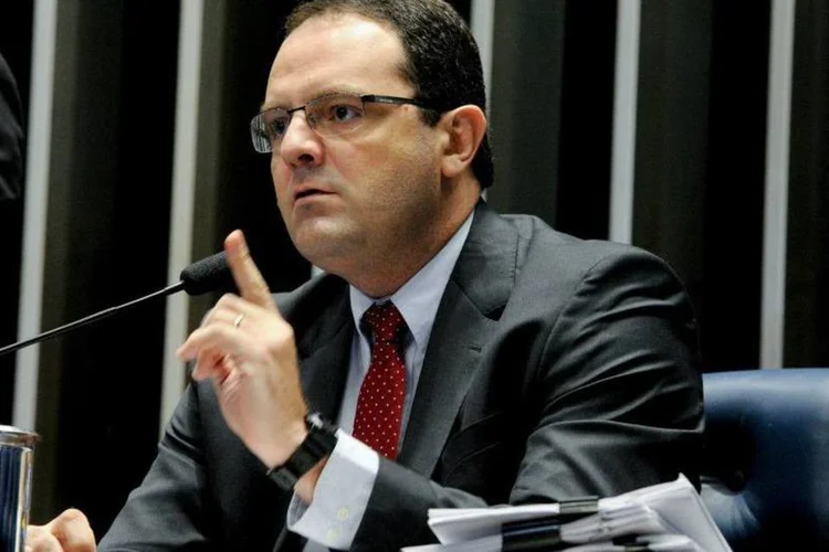 
	Ex-ministro Nelson Barbosa em sess&atilde;o sobre impeachment: &quot;O n&atilde;o cumprimento da meta &eacute; s&oacute; pass&iacute;vel de multa, n&atilde;o de perda do cargo&quot;
 (Flickr/Creative Commons/Senado Federal)