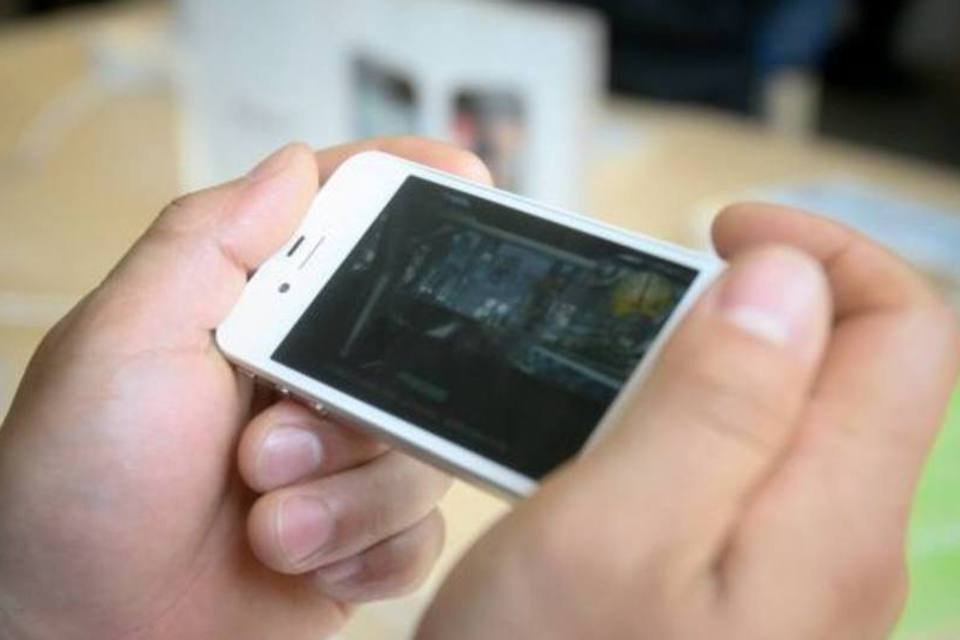Justiça condena por furto homens que acharam protótipo do iPhone