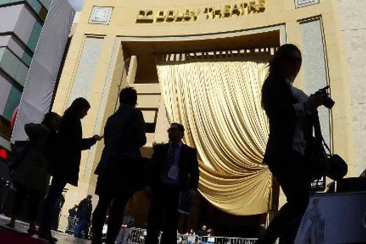 
	Fachada do teatro Dolby, em Hollywood: ao fundar sua empresa, Dolby se concentrou em desenvolver sistemas de som, a exemplo do &quot;surround&quot;
 (Joe Klamar/Reuters)