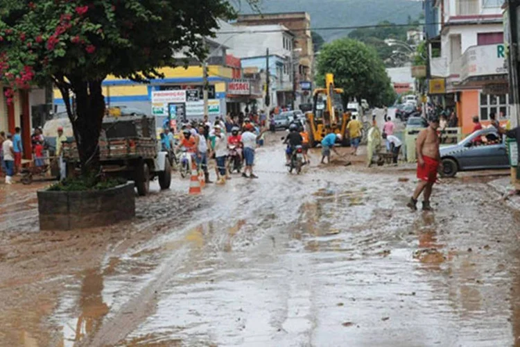 
	Rua alagada no Esp&iacute;rito Santo: segundo a Defesa Civil, 52 munic&iacute;pios foram afetados pelos temporais
 (Romero Mendonça/Governo do ES)