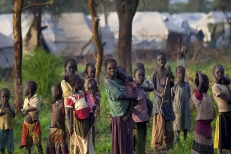 
	Pessoas no Sud&atilde;o: ONU disse que apenas nos arredores da capital sudanesa o n&uacute;mero de desabrigados chega a 84 mil
 (Getty Images)
