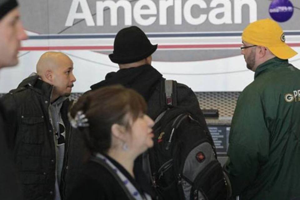 Aviões se engancham no aeroporto de Chicago