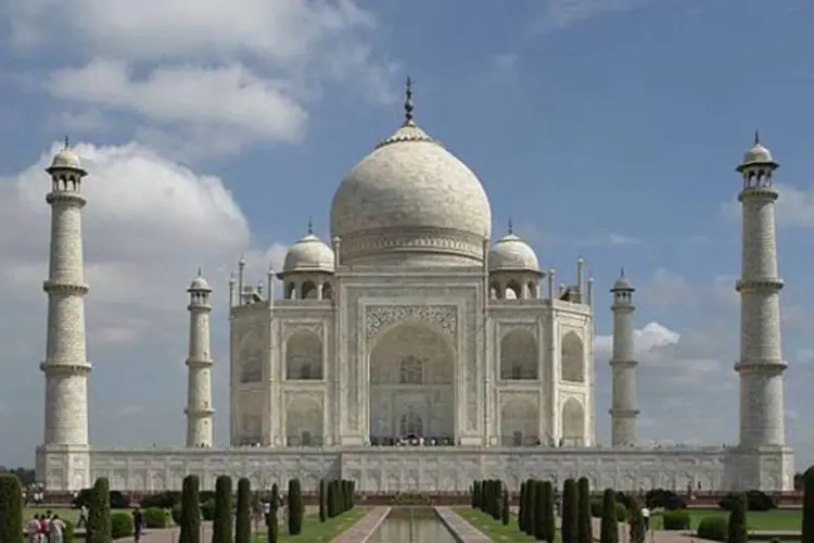 Taj Mahal (Wikimedia Commons)