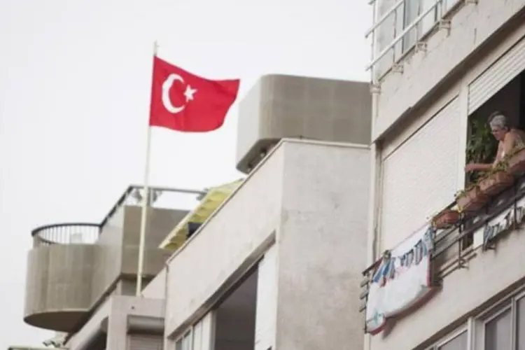 Emissora 'CNNTürk' informa que entre seis e sete pessoas se feriram e tiveram de ser levadas ao hospital, em sua maioria por terem saltado da janela pelo pânico (Getty Images/Getty Images)