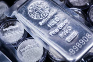 Prata supera os US$ 50, valor não visto desde 1993
