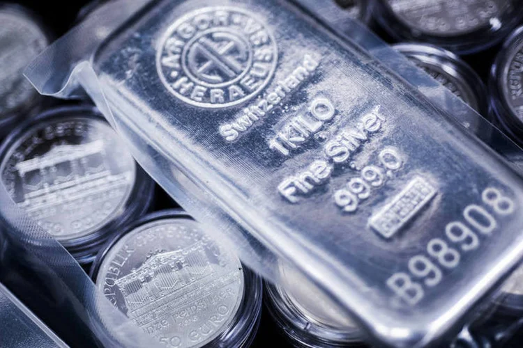 
	Prata: com a valoriza&ccedil;&atilde;o da commodity e a queda do peso, mineradora deve reportar primeiro lucro ap&oacute;s tr&ecirc;s anos no vermelho
 (Akos Stiller/Bloomberg)