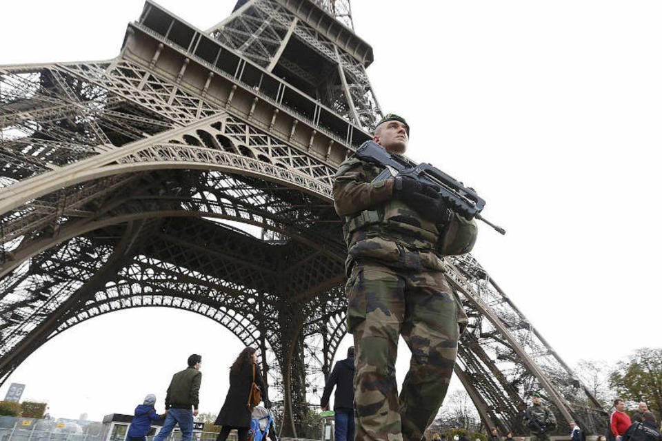 Torre Eiffel ficará fechada por protesto contra reforma