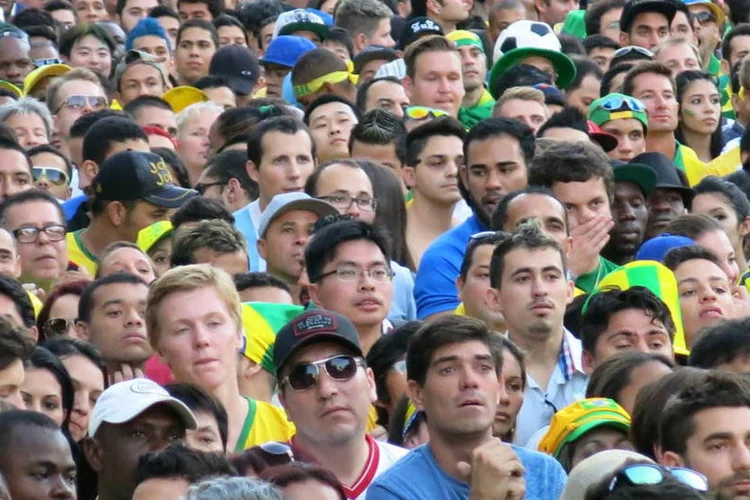 
	&nbsp;Torcedores de v&aacute;rios pa&iacute;ses na Fan Fest no Vale do Anhangaba&uacute;
 (Marina Pinhoni/EXAME.com/Site Exame)