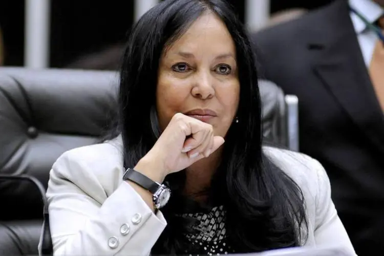 
	Rose de Freitas: senadora disse que a inten&ccedil;&atilde;o da comiss&atilde;o &eacute; entregar a Renan Calheiros um documento assinado por todos os l&iacute;deres
 (Divulgação/ Facebook/ Rose de Freitas)