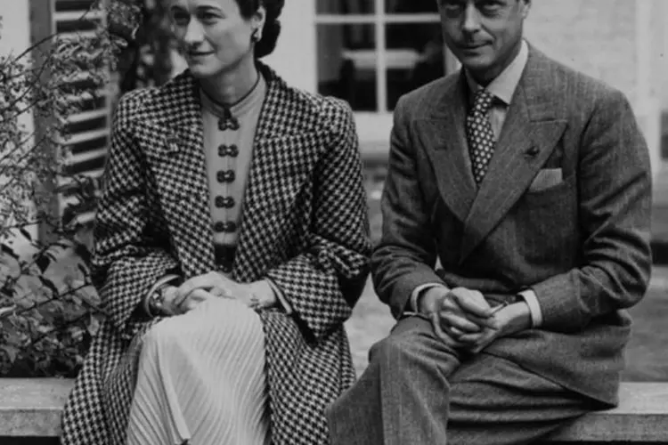 
	Duque Eduardo VIII e Duquesa de Windsor em sua resid&ecirc;ncia tempor&aacute;ria perto de Ashdown Forest em uma foto de 1939
 (Central Press/Getty Images)