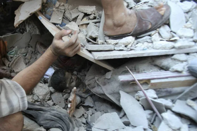 
	&quot;Esperamos que a dignidade chegue a Gaza simbolizada pela pequena frota e que comecemos a mudar o rumo do povo palestino&quot;, declarou o deputado Vallina
 (REUTERS/Ibraheem Abu Mustafa)