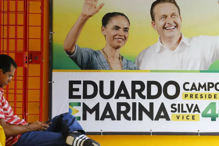 
	Membros do PSB na sede do comit&ecirc; de campanha de Eduardo Campos em Recife
 (REUTERS/Ricardo Moraes)