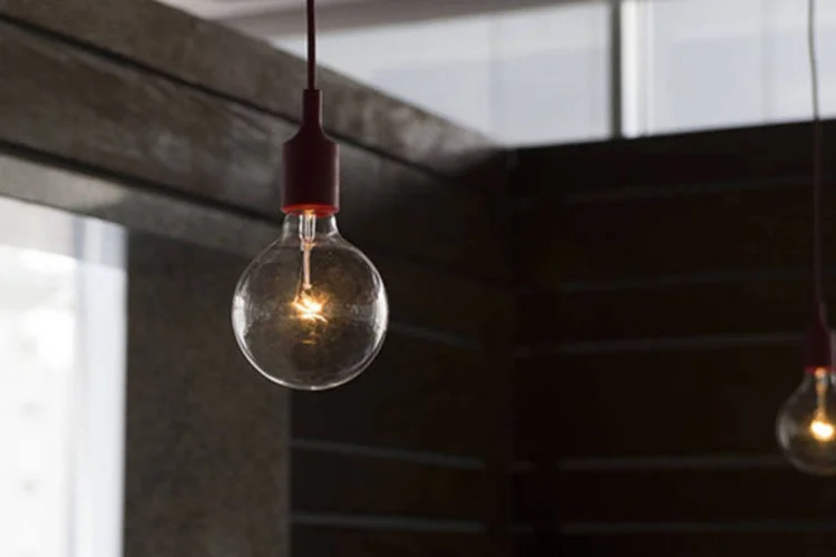 
	Luz: 83% dos entrevistados acham que Brasil deveria iniciar campanha para economizar energia
 (Cauã Taborda/INFO)