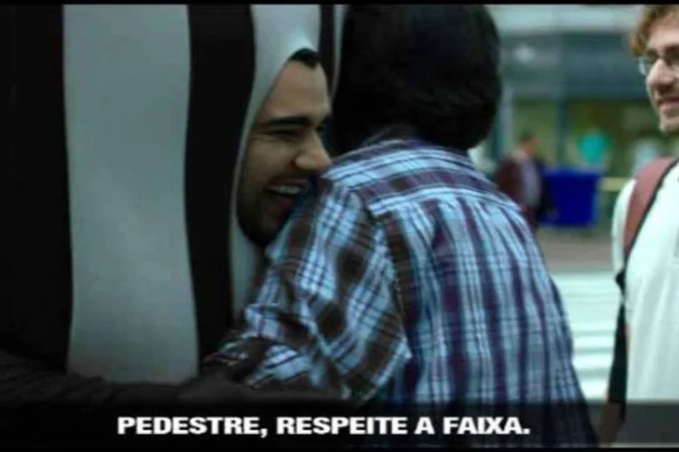 A segunda fase da Campanha de Proteção ao Pedestre é composta por três filmes, spots de rádio, anúncio em revistas jornais e internet (Reprodução)