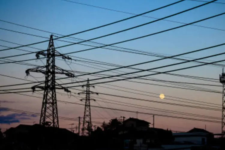 
	Transmiss&atilde;o de energia el&eacute;trica: segundo o diretor-geral da Aneel, Romeu Rufino, expectativa &eacute; que distribuidoras contratem no leil&atilde;o 3,3 mil megawatts
 (Getty Images)