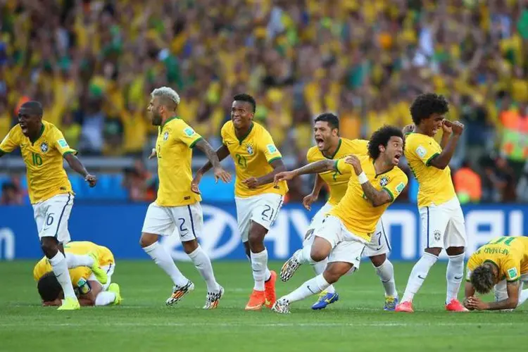 
	Jogadores brasileiros comemoram a vit&oacute;ria nos p&ecirc;naltis contra Chile
 (Paul Gilham/Getty Images)
