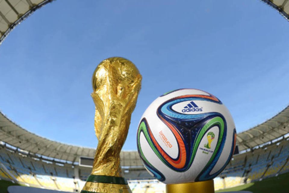 Bola do Mundial de 2014, Brazuca, é apresentada no Rio