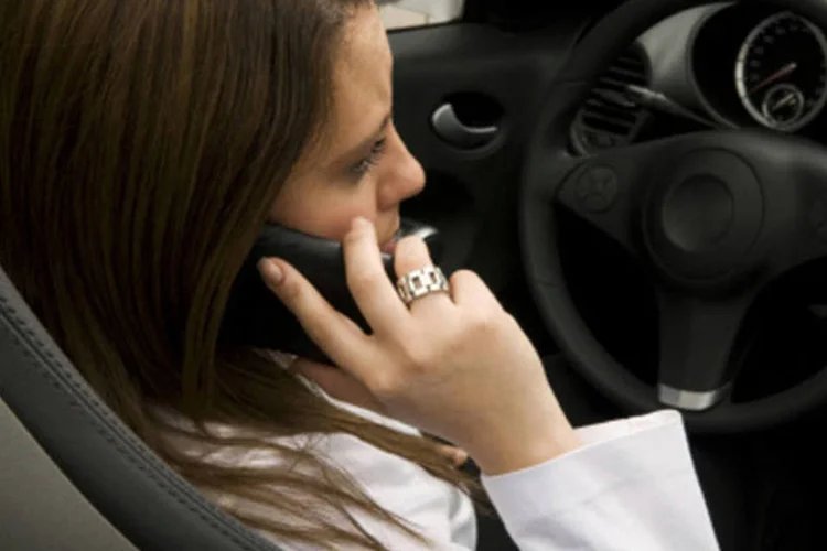 
	Celular: cartilha esclarece que as empresas podem oferecer cr&eacute;ditos com qualquer prazo de validade, desde que ofere&ccedil;a tamb&eacute;m cr&eacute;ditos com prazos de no m&iacute;nimo 90 e 180 dias
 (Getty Images)
