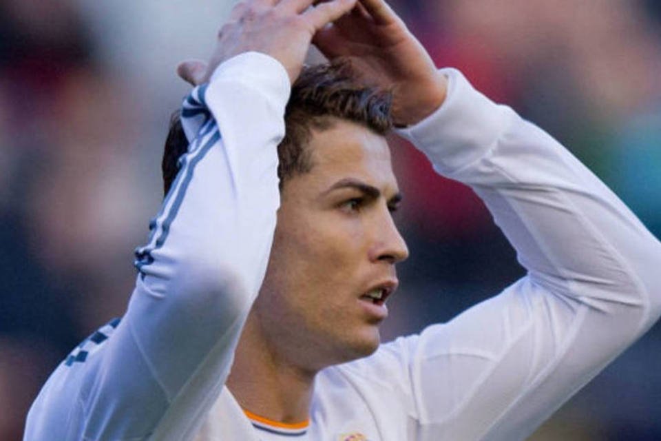 Luto por Eusébio atrasa cerimônia com Cristiano Ronaldo