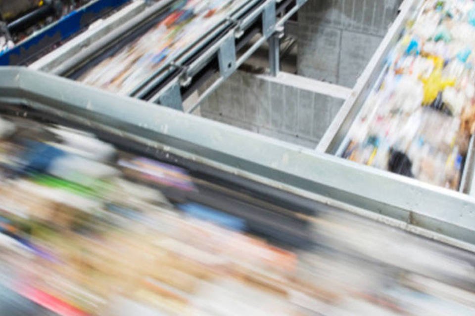 Crescimento da indústria dos EUA acelera em fevereiro