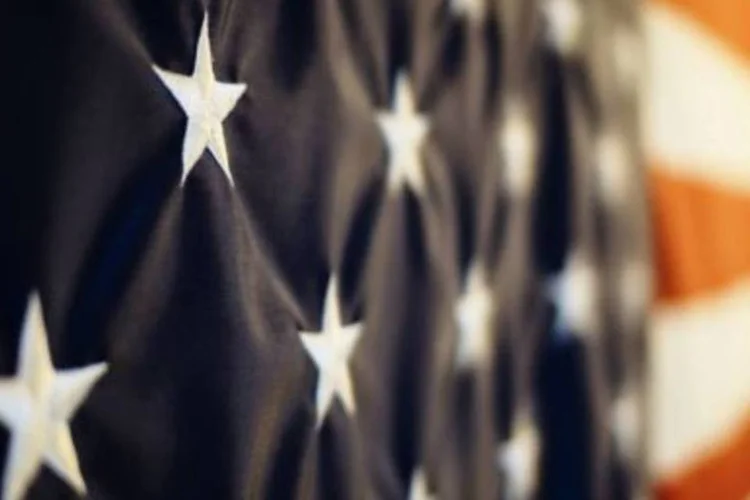 Bandeira dos Estados Unidos: país está com lenta recuperação, devido ao aumento das importações