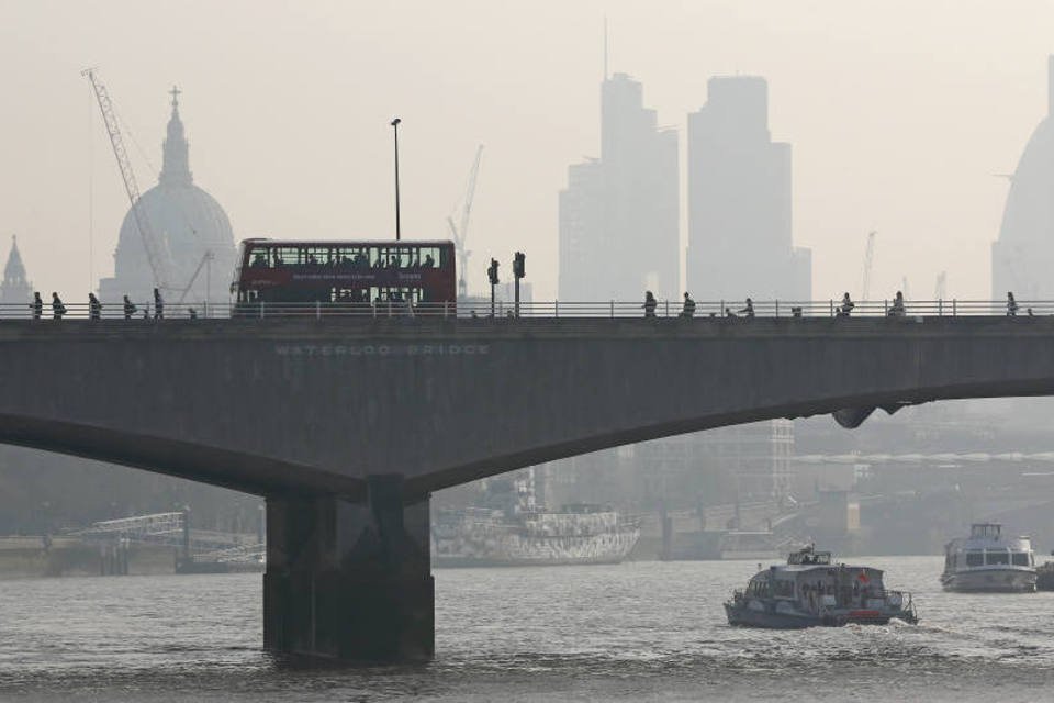 Bomba da II Guerra Mundial é descoberta em bairro de Londres