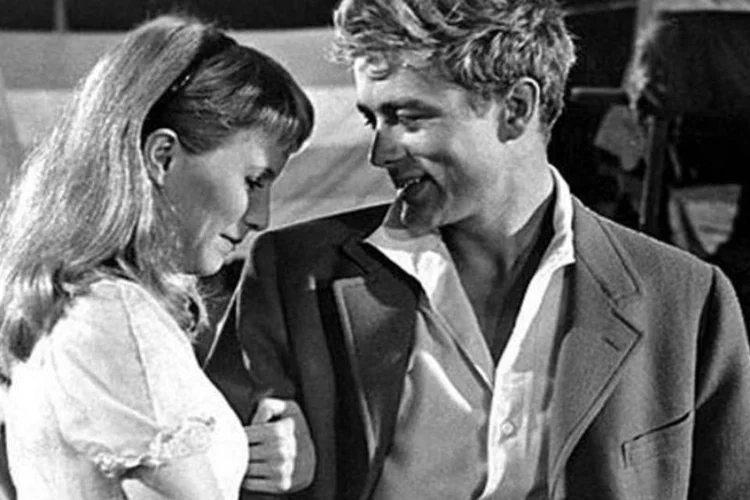 James Dean e a atriz Julie Harris durante as gravações do filme East of Eden em 1955 (Wikimedia Commons)