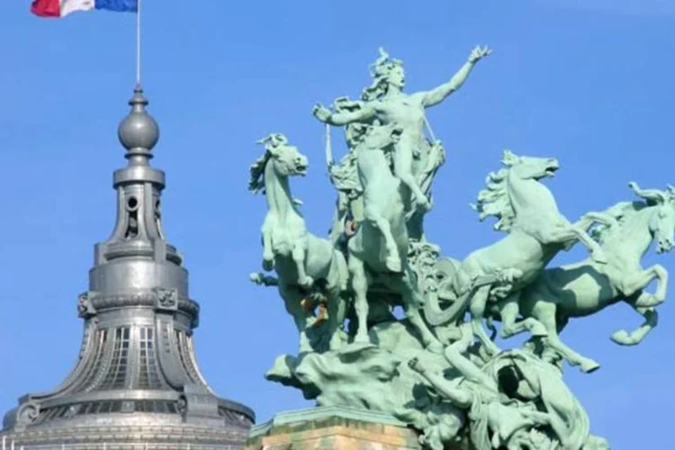 
	Retomada francesa: FMI afirmou que a segunda maior economia da zona do euro come&ccedil;ar&aacute; a melhorar na segunda metade do ano
 (Wikimedia Commons)