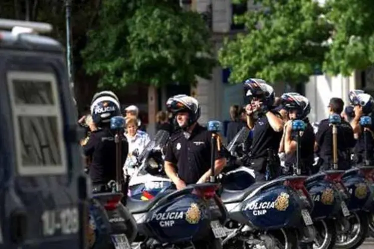Policiais fazem guarda próximo ao Palácio Real, em Madri, em 28 de setembro de 2013 (Afp.com / CURTO DE LA TORRE)