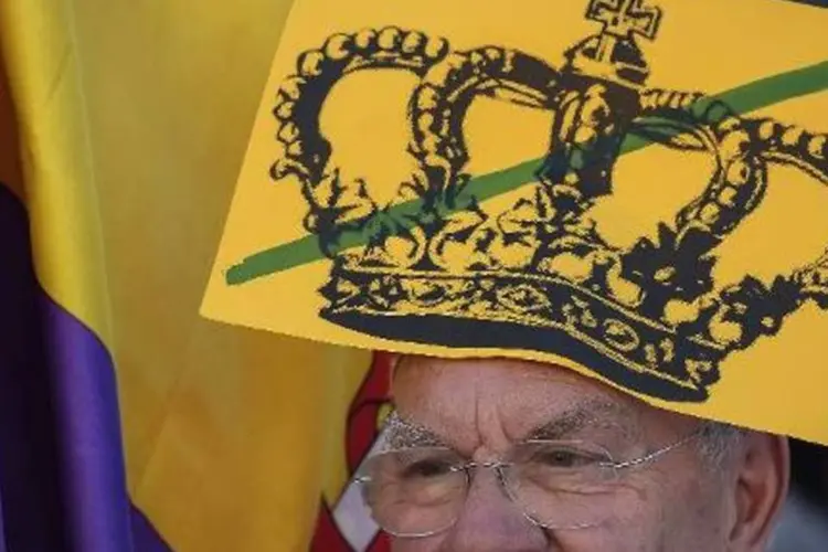 
	Espanhois participam de protesto contra a monarquia em Madri
 (AFP)