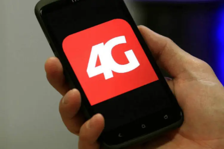 
	Celular com 4G: um dos&nbsp;desafios &eacute; que a tecnologia 4G cubra todos os est&aacute;dios e aeroportos das seis cidades-sede do torneio.
 (REUTERS/Arnd Wiegmann)