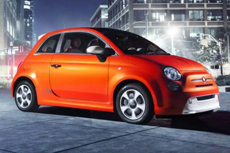 
	Fiat 500e: o carro atinge uma velocidade m&aacute;xima de 137 km/h
 (Divulgação)