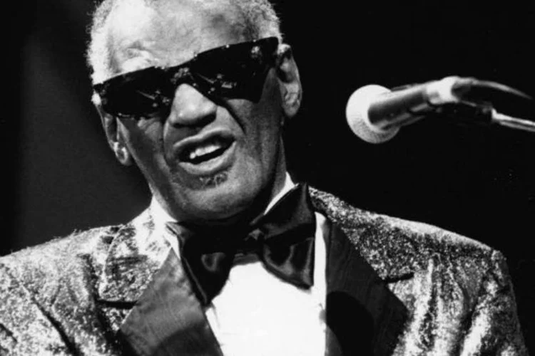 
	Ray Charles, Paul McCartney, Mick Jagger, George Harrison e Ella Fitzgerald, fazem parte dos 200 nomes hist&oacute;ricos entrevistados por Joe Smith
 (Hulton Archive/Getty Images)