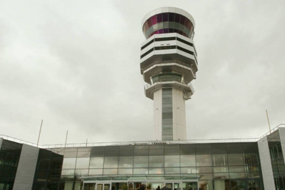 Aeroporto de Bruxelas voltará a operar após atentados