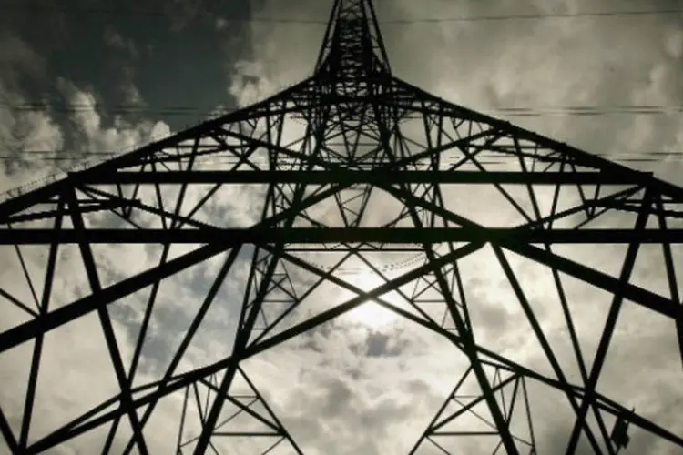 
	Torre de energia el&eacute;trica: o novo valor vai vigorar entre setembro e dezembro deste ano
 (Bruno Vincent/Getty Images)