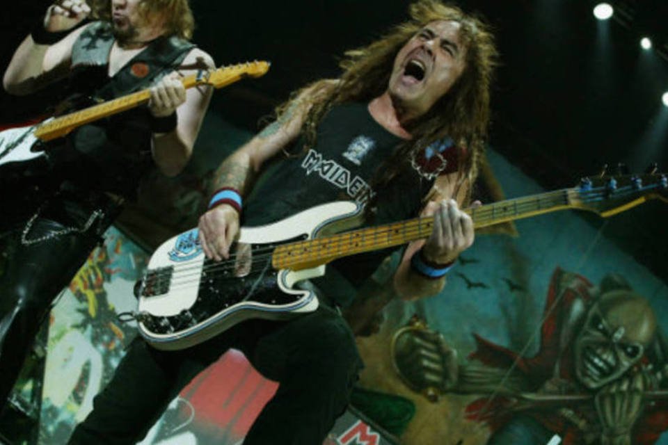 Banda Iron Maiden durante show na Califórnia, nos Estados Unidos (Karl Walter/Getty Images)