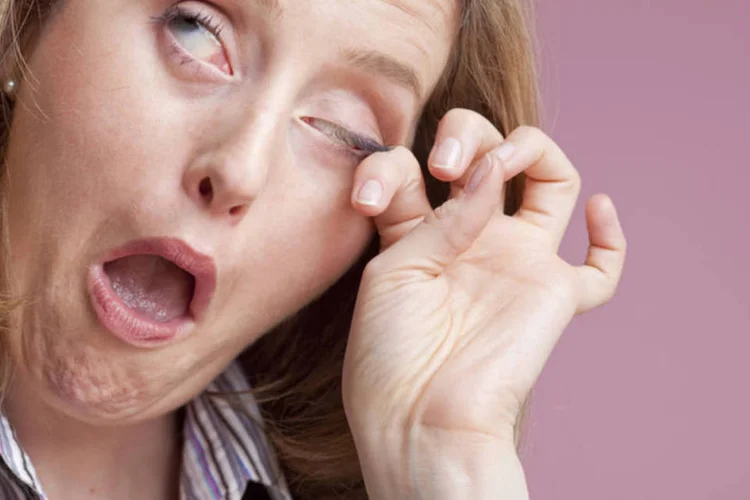 Irritação nos olhos: a causa para dores na visão pode ser o monitor de seu computador, tablet, smartphone ou televisão (thinkstock)