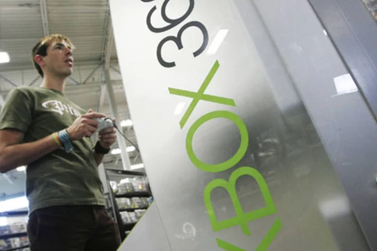 
	A companhia busca uma fatia maior na ind&uacute;stria de jogos, que movimenta 65 bilh&otilde;es de d&oacute;lares por ano, mas o dispositivo enfrentar&aacute; grande concorr&ecirc;ncia do PlayStation 4, da Sony, e do Wii U, da Nintendo, em um mercado que est&aacute; em transforma&ccedil;&atilde;o.
 (Justin Sullivan/Getty Images)