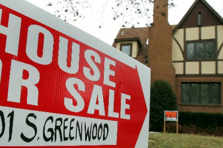 
	Casa a venda: &nbsp;flutua&ccedil;&otilde;es de mercado deixam o investidor mais avesso, mas existem investidores que tomam risco olhando no longo prazo, e n&atilde;o apenas em 2014
 (Tim Boyle/Getty Images)