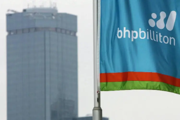 
	BHP Billiton: executivo disse que a BHP n&atilde;o quer perder a chance de fechar acordos num momento de queda nos pre&ccedil;os das commodities
 (Pierse/Getty Images)